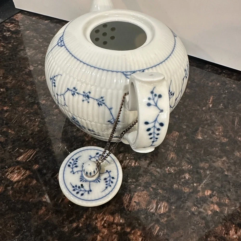 VTG Wallendorf 1764 Blue White Porcelain Teapot Germany Handarbeit Floral RARE